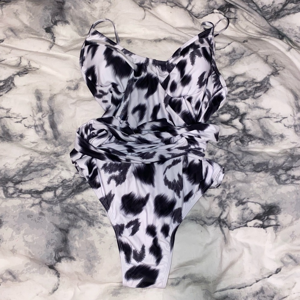 SHEIN Plus Brush Print Plunging Self-Tie Swimsuit